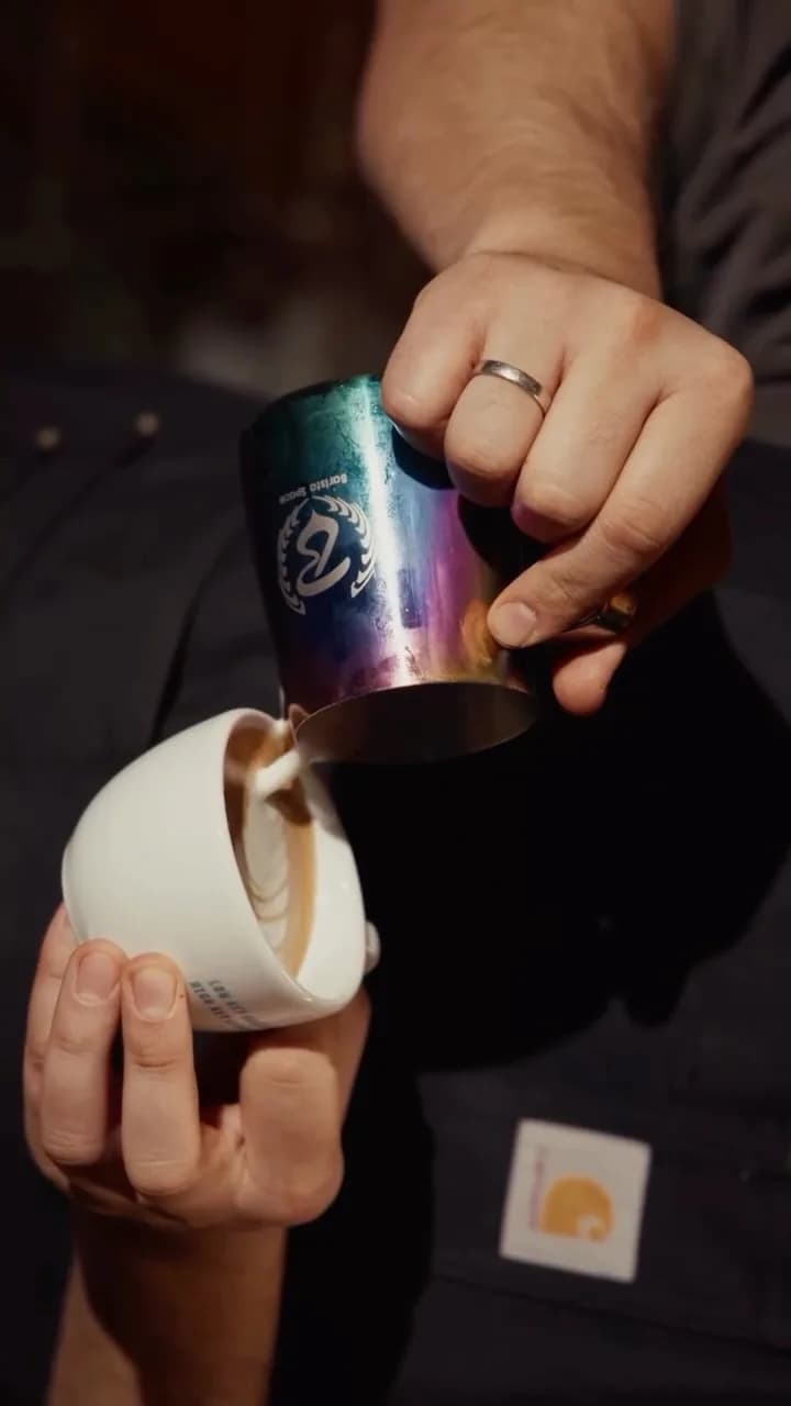 Latte Art beim Barista-Kurs